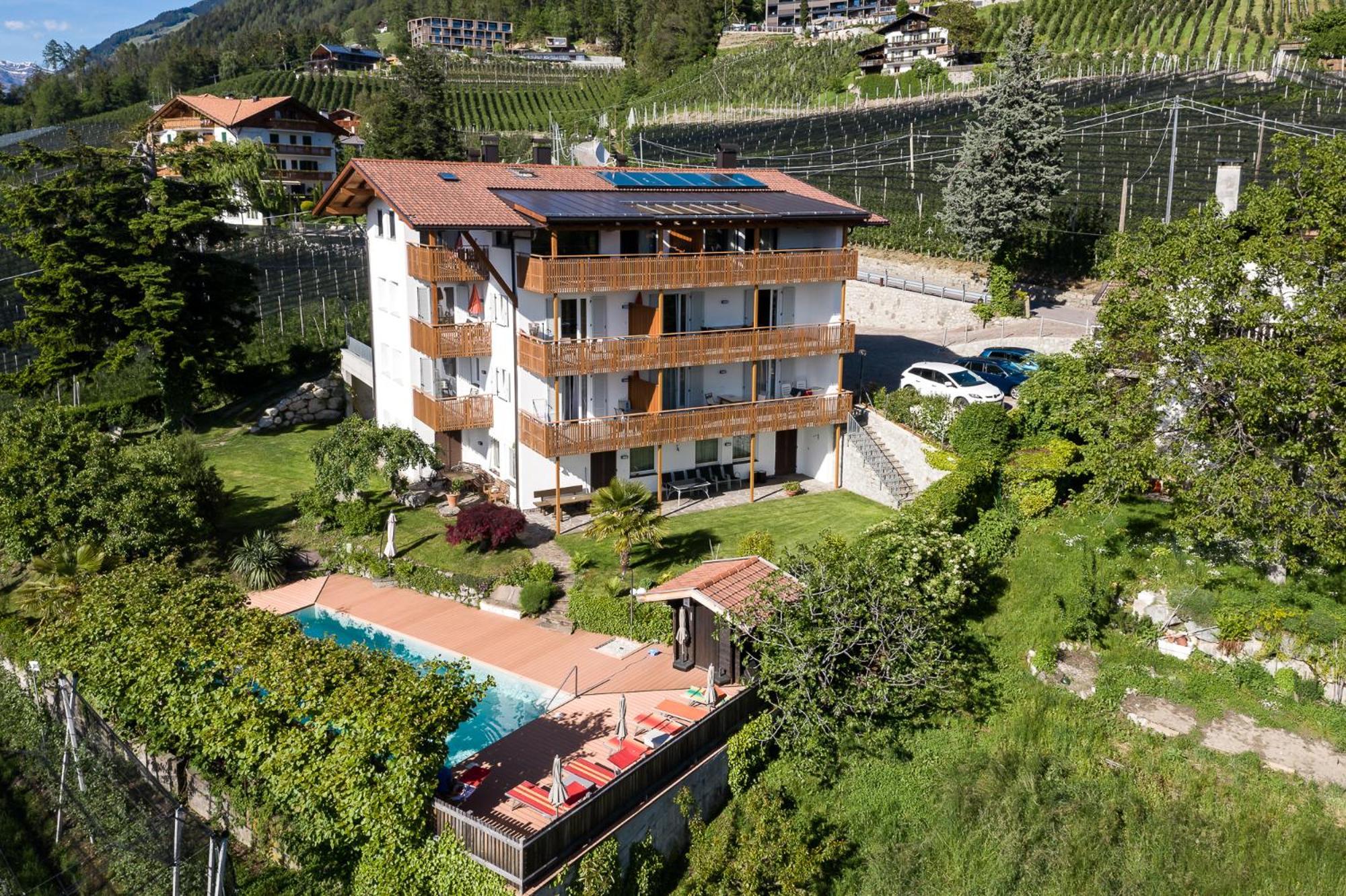 Haus Artus Aparthotel Шена Екстериор снимка